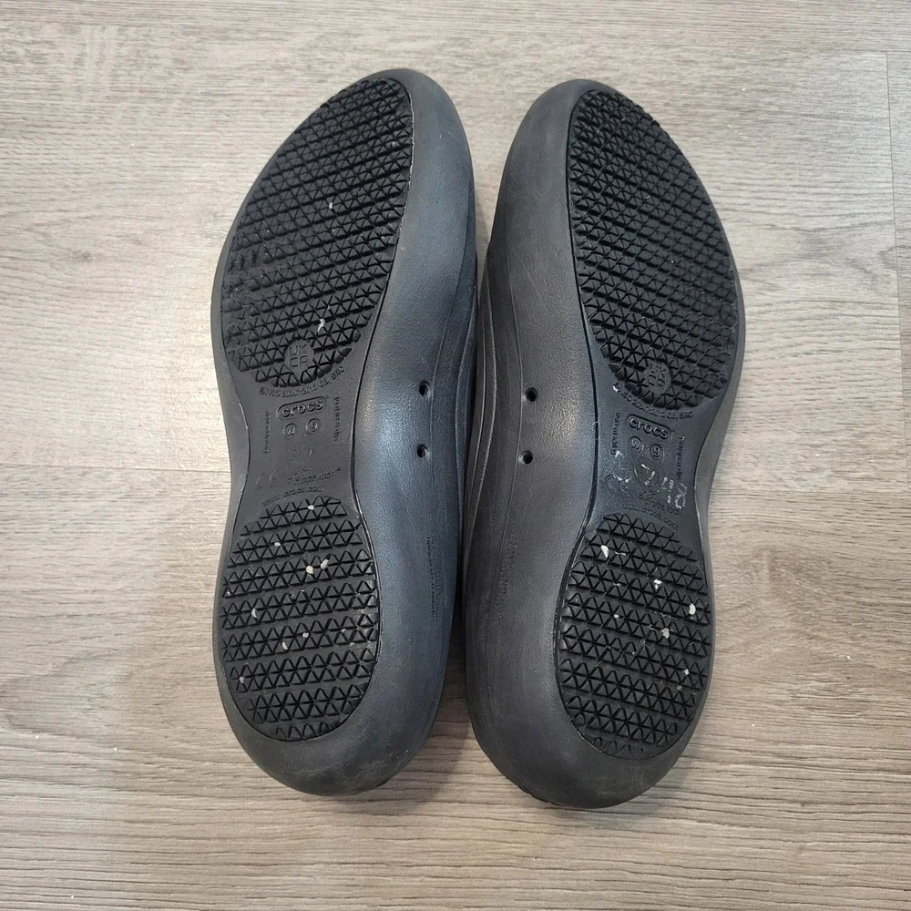 Crocs‎ Flat Shoes Black Womens Size 9 Round Toe Slip On Non Marking Rubber